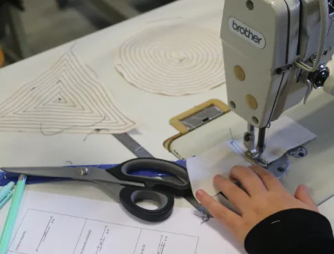 Premiers pas en atelier de couture pour les 1re année de modélisme