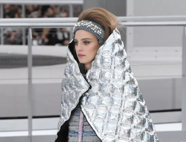 La-tendance-spatiale-célébrée-par-Chanel-lors-du-défilé-automne-hiver-2017-2018--Getty-Images